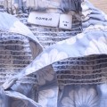 Letnie ogrodniczki Name it 98 cm niebieskie w kwiatuszki1.JPG