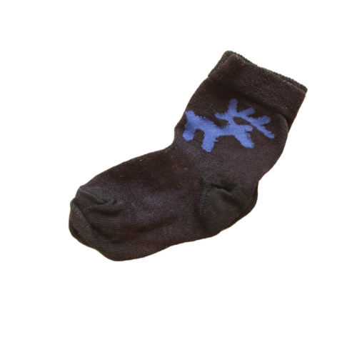 Skarpetki dł 11 cm czarne z niebieskim łosiem.png