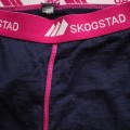 Getry Skogstad 10 lat (ok. 140 cm) granatowe z różową lamówką1.JPG